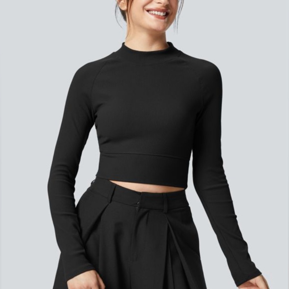 NWT Halara Ribbed Mock Neck Long Sleeved Crop Top